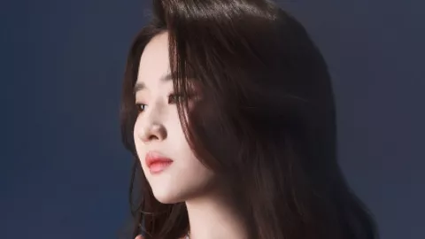 尼日利亚男子头顶水泥身亡